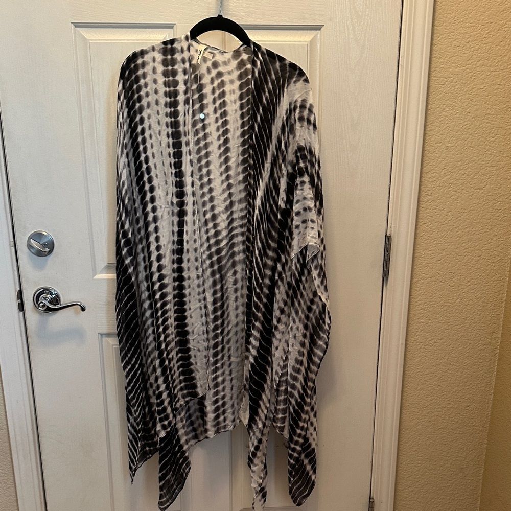 Michael Stars Black and White Tie-Dye Shawl, OS